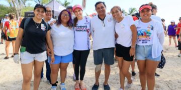 Fortalece Atenea Gómez acciones de limpieza en playa en la Zona Continental