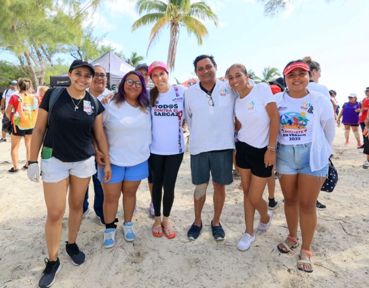 Fortalece Atenea Gómez acciones de limpieza en playa en la Zona Continental