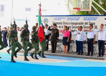 Hace Lili Campos realidad cancha con domo en secundaria de Playa del Carmen