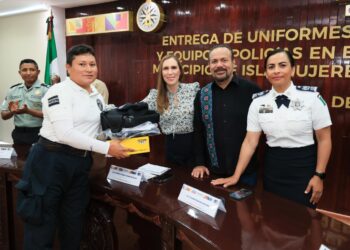 Dignifica Atenea Gómez labor de policías; entrega uniformes nuevos y bodycams