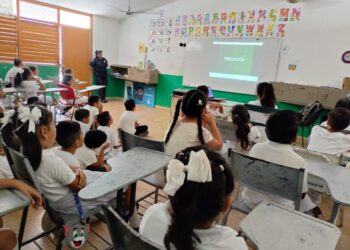 Enseñan a niños de Puerto Morelos a identificar situaciones de riesgo y cómo protegerse