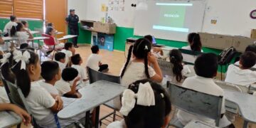 Enseñan a niños de Puerto Morelos a identificar situaciones de riesgo y cómo protegerse