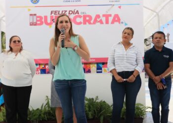 Agradece Atenea Gómez esfuerzo de sus colaboradores en el "Día del Burócrata"