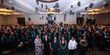 Blanca Merari asiste a graduación de estudiantes del Colegio de Bachilleres