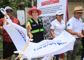 Cumple Atenea Gómez con la construcción de calles en Ciudad Mujeres