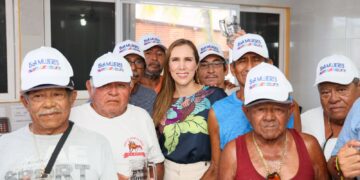 Escucha Atenea Gómez a pescadores en el marco de conmemoración del Día del Padre