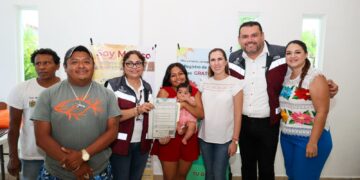 Llevan el programa integral "¡Tu identidad es tu derecho!" a Isla Mujeres