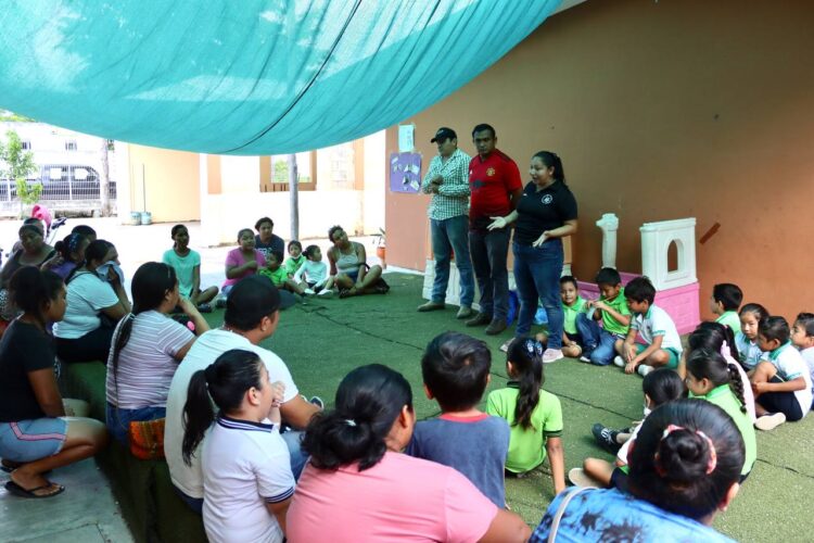 El Ayuntamiento lleva programa de Huertos Escolares de Traspatio a Leona Vicario