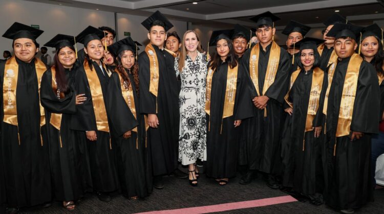 Atenea Gómez, madrina de egresados del Colegio de Bachilleres, plantel Ciudad Mujeres