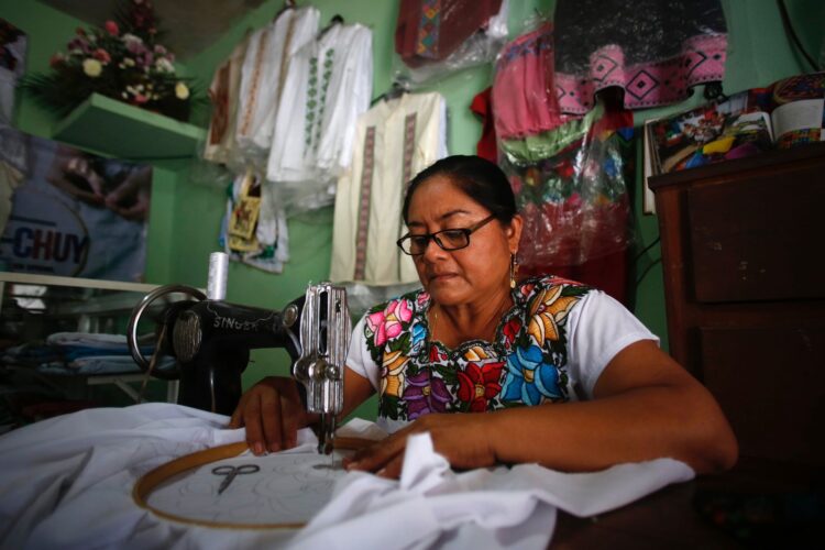 Impulsa Mara Lezama la transformación profunda de la actividad artesanal