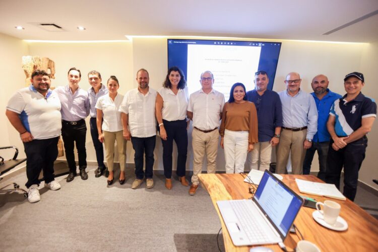 Blanca Merari sostiene fructífera reunión de trabajo con el sector hotelero