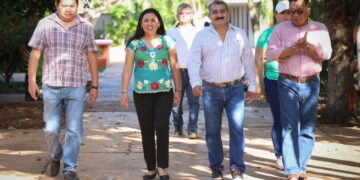 Blanca Merari encabeza jornada de reforestación en la secundaria “Francisco Zarco”