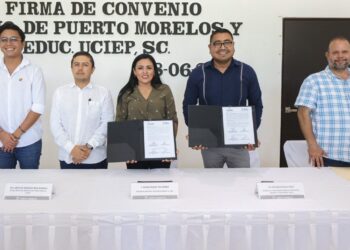 Blanca Merari firma convenio para que servidores públicos reciban becas para cursar educación superior