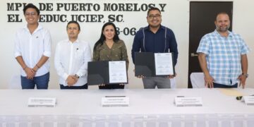 Blanca Merari firma convenio para que servidores públicos reciban becas para cursar educación superior
