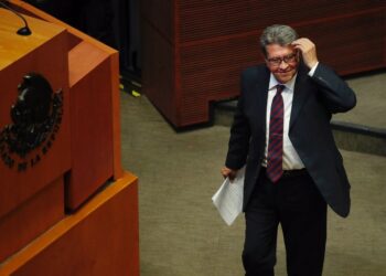 Autorizan a Ricardo Monreal para separarse de sus funciones en el Senado