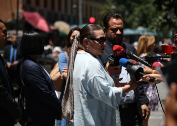 INE y AMLO acuerdan establecer mesas para mejorar colaboración