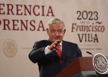 Hay reducción de pobreza en el país, acompañada de incremento en empleos: AMLO