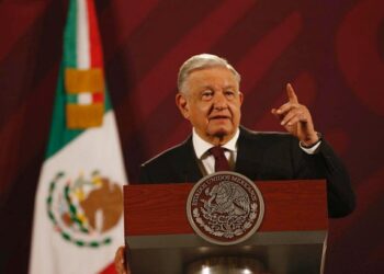 Califica AMLO a grupo de ex funcionarios del INE como expertos en fraudes electorales