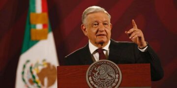 Califica AMLO a grupo de ex funcionarios del INE como expertos en fraudes electorales