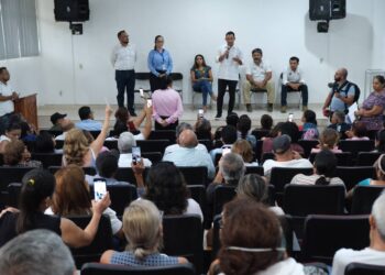 Gobierno de Ana Paty Peralta realiza primer encuentro con comités vecinales y Aguakan