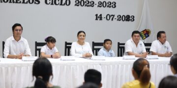 Blanca Merari cumple con entrega de becas escolares en Puerto Morelos
