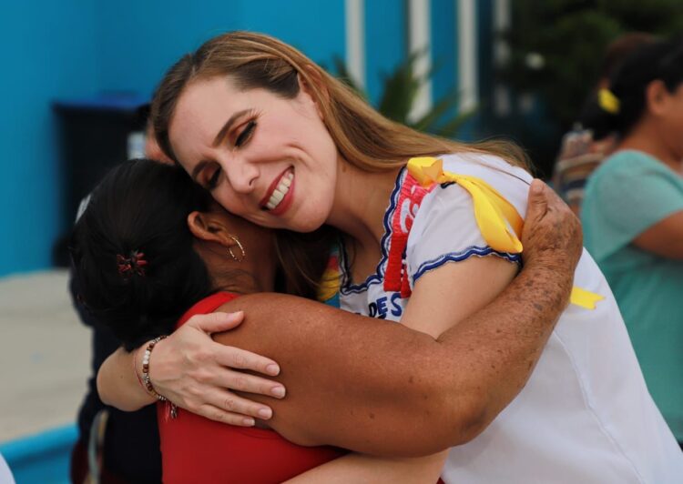 Anuncia Atenea Gómez primera lista de beneficiarias del Programa Isleña de Corazón