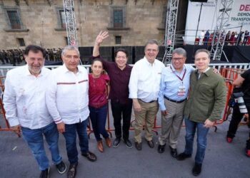 De forma discreta, corcholatas acompañaron a AMLO en la celebración