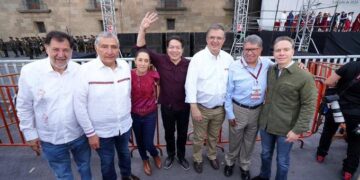 De forma discreta, corcholatas acompañaron a AMLO en la celebración