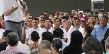 Marcelo Ebrard insiste en debatir con la candidata de la oposición