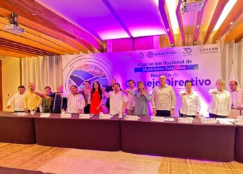 Toma Lili Campos protesta al Consejo Directivo de la ANMTUR