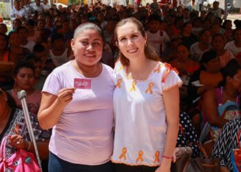 Realiza gobierno de Atenea Gómez primer depósito en tarjetas del programa Isleña de Corazón