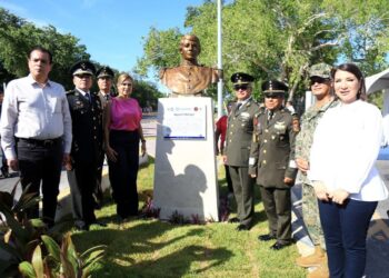Lili Campos inaugura avenida Heroico Colegio Militar