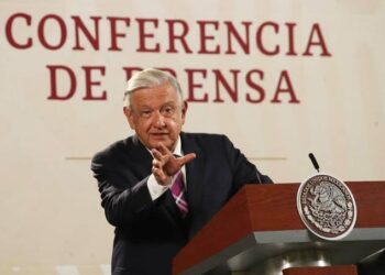 AMLO emplaza a Felipe Calderón a romper el silencio en el caso García Luna