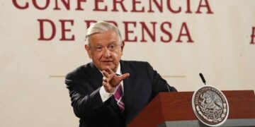 AMLO emplaza a Felipe Calderón a romper el silencio en el caso García Luna
