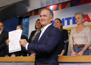 Aspirantes del Frente Amplio por México, con el tiempo contado en sus cargos