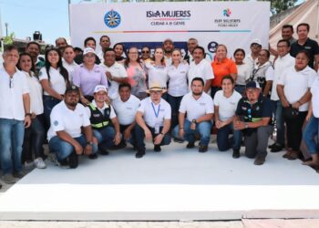 Lleva Atenea Gómez audiencias ciudadanas a Zona Continental de Isla Mujeres