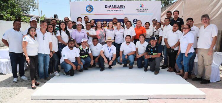 Lleva Atenea Gómez audiencias ciudadanas a Zona Continental de Isla Mujeres