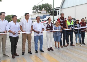Gobierno de Cancún mejora servicio de drenaje en la Sm 97