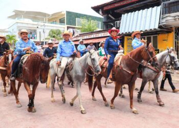 Realizan en Playa del Carmen segunda cabalgata urbana