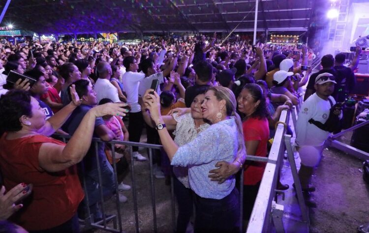 Feria de Playa del Carmen alegra a solidarenses