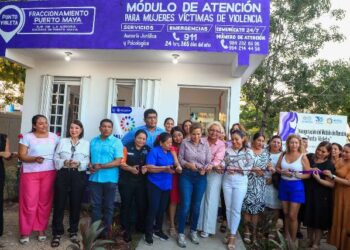 Lili Campos inaugura Punto Violeta en Puerto Aventuras