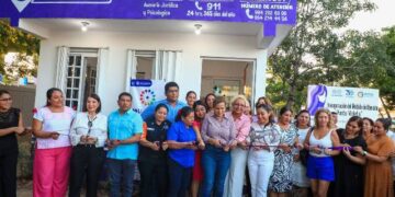 Lili Campos inaugura Punto Violeta en Puerto Aventuras