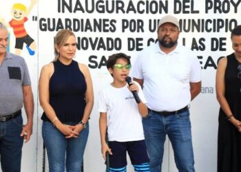 Lili Campos pone en marcha limpieza de arenales en Playa del Carmen