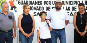 Lili Campos pone en marcha limpieza de arenales en Playa del Carmen