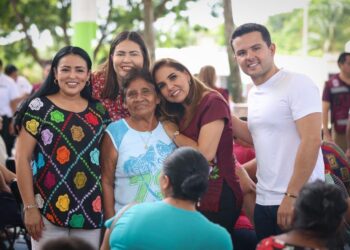 Blanca Merari acompaña a Mara Lezama durante entrega de apoyos alimentarios