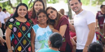 Blanca Merari acompaña a Mara Lezama durante entrega de apoyos alimentarios