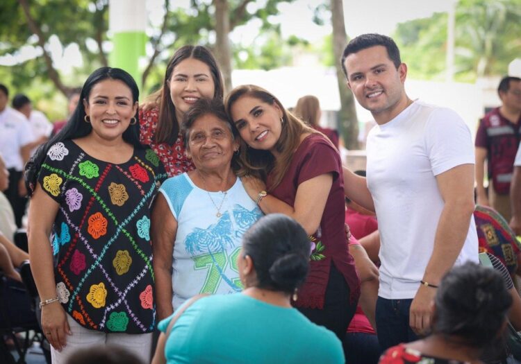 Blanca Merari acompaña a Mara Lezama durante entrega de apoyos alimentarios