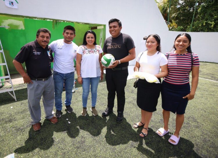 Blanca Merari supervisa trabajos de mantenimiento a instalaciones deportivas en Leona Vicario