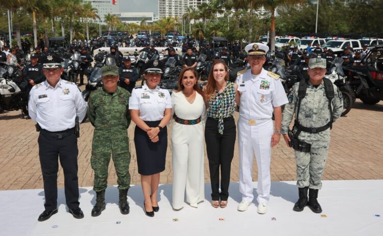Reconoce Atenea Gómez trabajo de Mara Lezama en entrega de equipamiento a Seguridad Pública