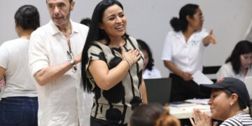 Blanca Merari entrega constancias del programa estatal “Mujer es Poder”